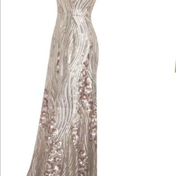 Dress - Picture 4 of 4